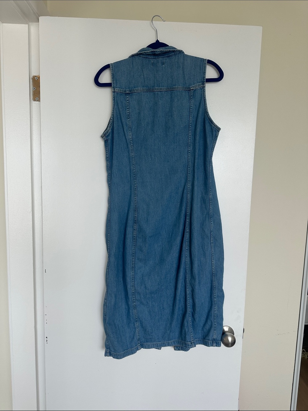 Levi's Sleeveless Button-Front Denim Dress in Light Blue - Picture 5 of 6